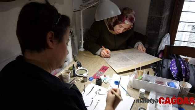 Trabzon'da ilk kez açılan 'Hüsn-i hat' sanatına bayanlardan ilgi