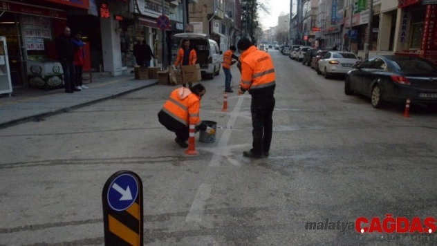 Trafik akışını kolaylaştırmak için duba çalışması