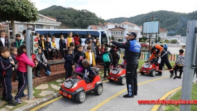 Trafik eğitimi için Marmaris'e geldiler