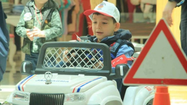 Trafik Haftası'nda vatandaş ve öğrenciler bilgilendirildi