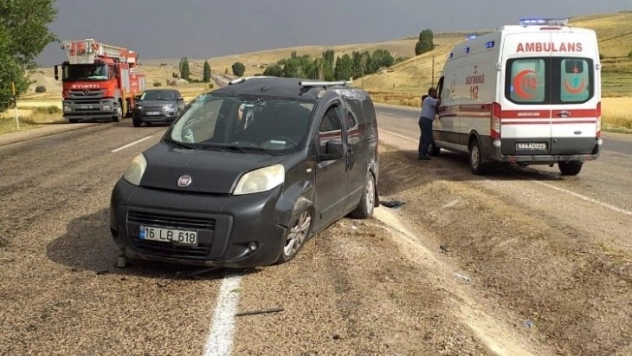 Trafik kazası 1'i ağır 4 yaralı
