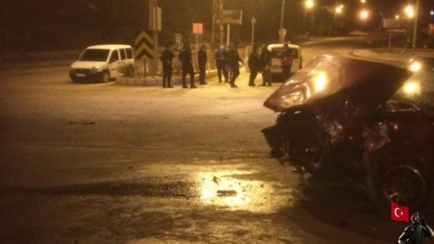 Trafik kazası 2'si ağır 5 yaralı