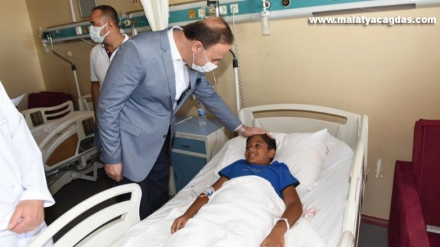 Trafik kazasında ayakkabısını kaybeden çocuğa ayakkabı sözü