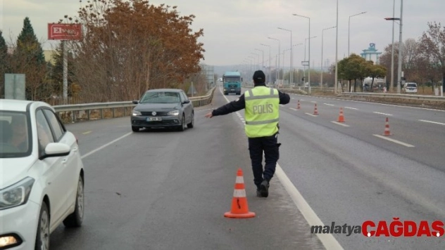 Trafik polislerinden 'Yağmur' uygulaması