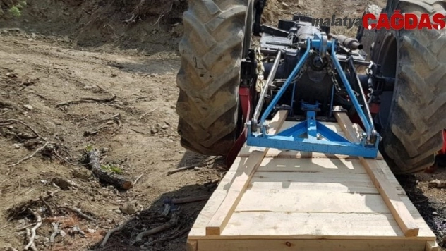 Traktör altında kalan karı koca öldü