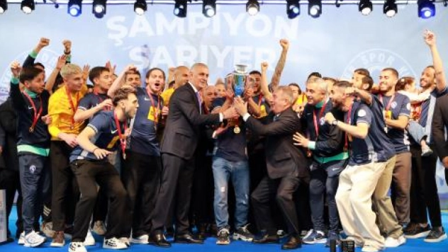 Trendyol 1. Lig'e Yükselen Sarıyer, Kupasını Aldı