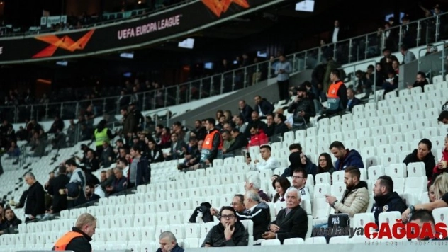 Tribünler boş kaldı