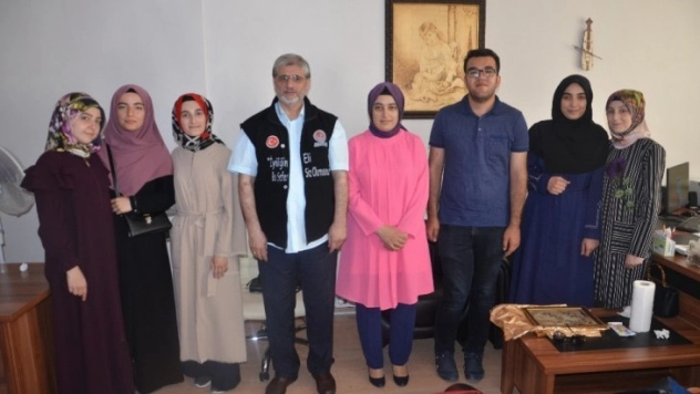 TÜBİTAK yarışmasında yarı finale kalan öğrencilerden Yetimler Kervanı'na ziyaret