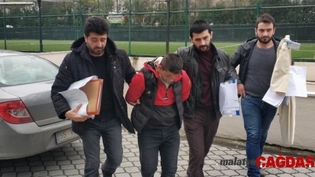 Tüfekle ateş açınca kendisine müdahale eden bekçilere saldırdı