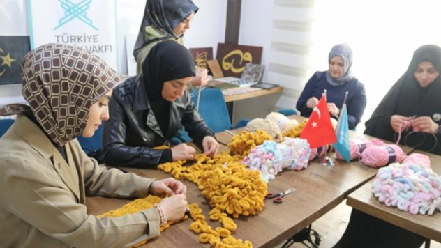 TÜGVA Hünerhane Atölyesi'nde İlmek İlmek Dayanışma