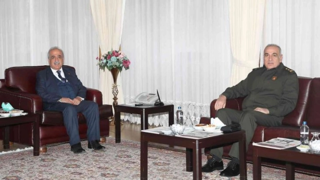 Tümgeneral Uzun'dan Rektör Çomaklı'ya tebrik ziyareti