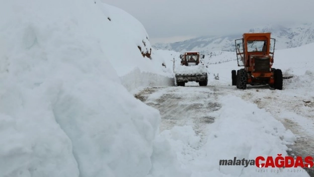 Tunceli'de kardan kapanan 76 köy yolu açıldı, 63'ünde çalışma sürüyor