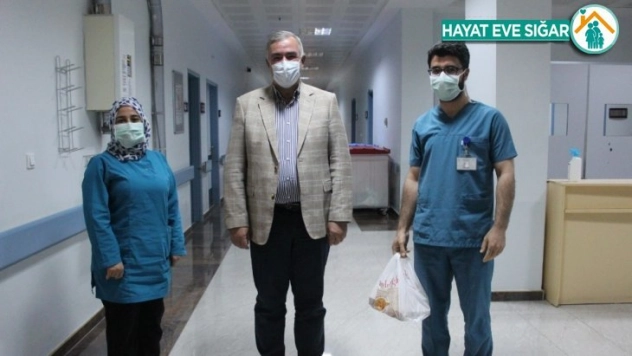 Turalı'dan sağlık ve emniyet mensuplarına moral ziyareti