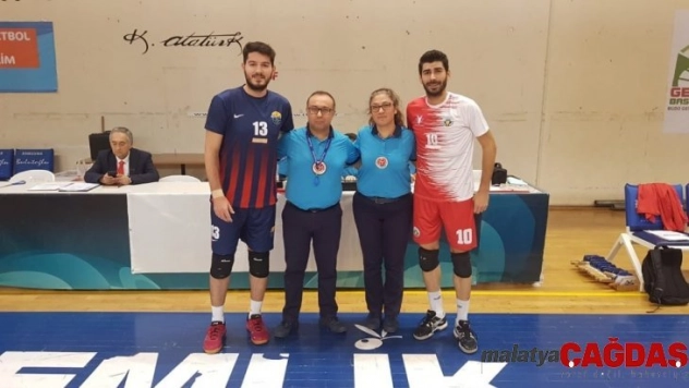 Turgutlu Belediye Erkek Voleybol 2. oldu