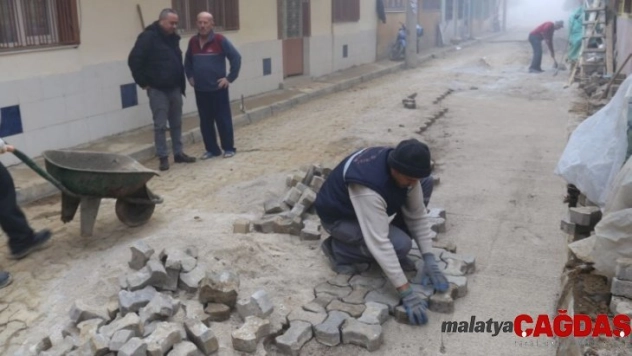 Turgutlu'da altyapı için kazılan yolların tadilatı hızlanıyor