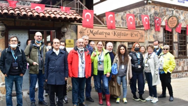 Turist rehberleri Malatya'nın tarihi mekanlarını gezdi