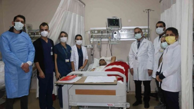 Türk bayrağı hassasiyeti zihinsel engelli vatandaşı canından ediyordu