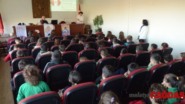 Türk Böbrek Vakfı Başkanı Timur Erk: '3 milyon obezitenin yüzde 60'ını çocuklar oluşturuyor'