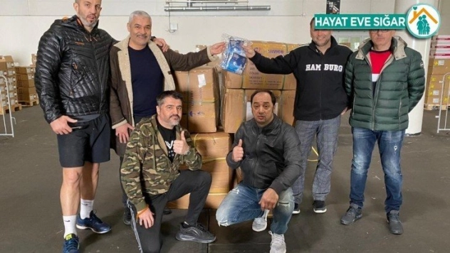 Türk boks kulübü, Almanya'da maske dağıtıyor