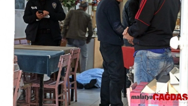 Türk Hal Müziği sanatçısı kıraathanede kalbine yenik düştü