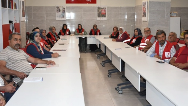 Türk Kızılay Malatya'da depremzede çiftçilere çilek bahçesi kuracak