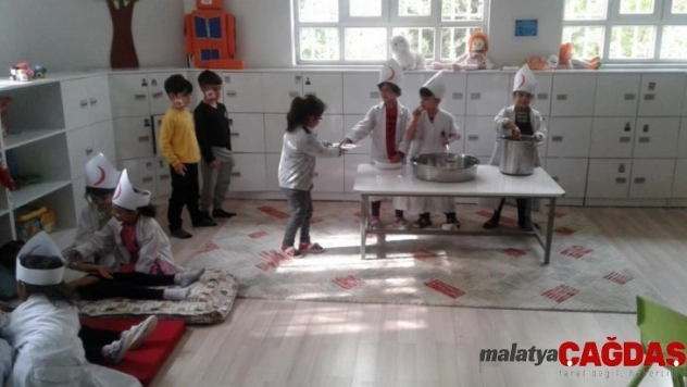 Türk Kızılayı'nın önemi minik öğrencilere öğretildi