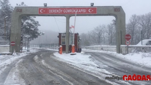 Türkiye-Balkan sınırları beyaza büründü