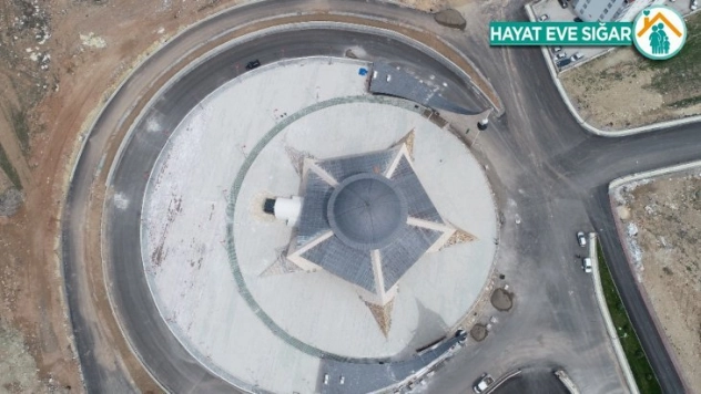 Türkiye'nin tamamlanan ilk ay yıldızlı camisi, Covid-19 engeline takılınca ibadete açılamadı