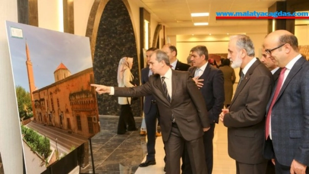 Türkiye Ulu Camileri Sergisi ve Konferansı İstanbul Sultanbeyli'de Düzenlendi