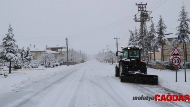 Uçhisar Belediyesi ekipleri karla mücadele ediyor
