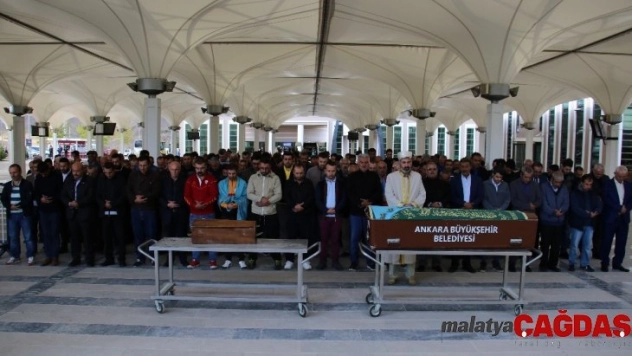 Üçüncü kattan aşağı atıldığı iddia edilen 2.5 aylık bebek toprağa verildi