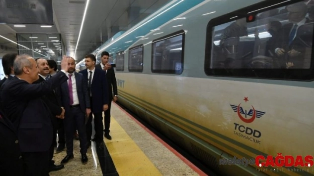 YHT ile Eskişehir'e uğurladı