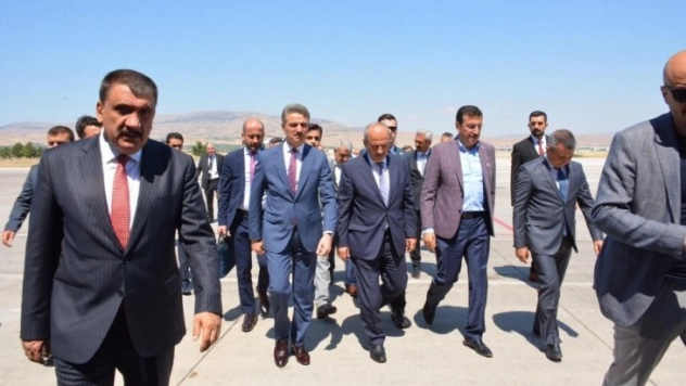 Ulaştırma ve Altyapı Bakanı Turhan Malatya da