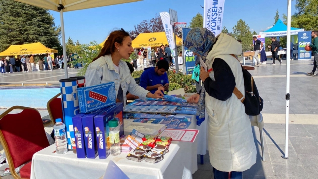 Ülkü Ocakları Asena Birimi İnönü Üniversitesi'nde Tanıtım Standı Açtı