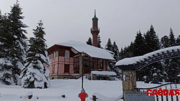 Uludağ'da kar kalınlığı 145 santimetreyi geçti