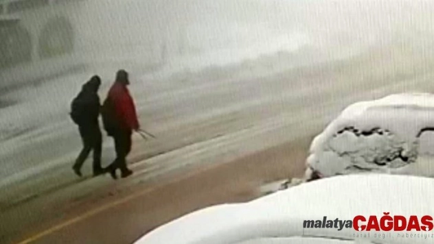 Uludağ'da kaybolan Efe Sarp'ın montu bulundu, içerisinden eldiven çıktı