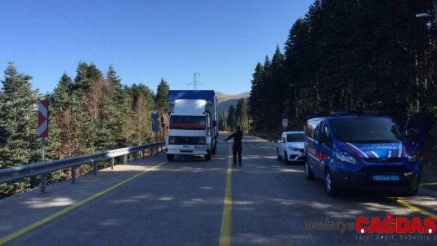 Uludağ'a kar yağdı, sezonun ilk kar kazasında 4 kişi yaralandı