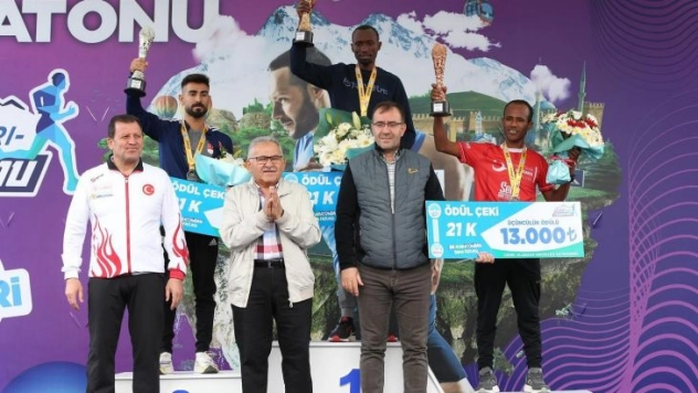 Uluslararası Kayseri Yarı Maratonu tamamlandı