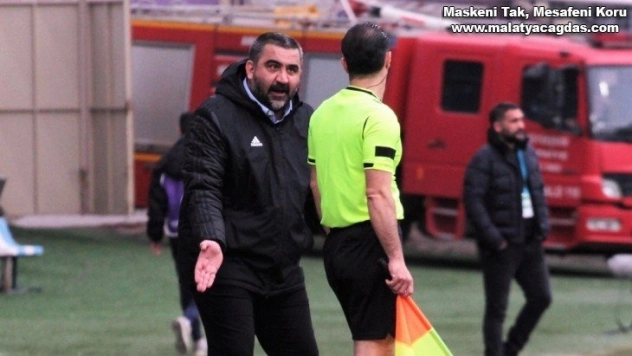 Ümit Özat Hakem bize bir sarı kart gösterdi, komediden başka bir şey değil