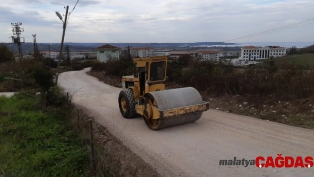 Üniversite öğrencileri çamurdan kurtarıldı