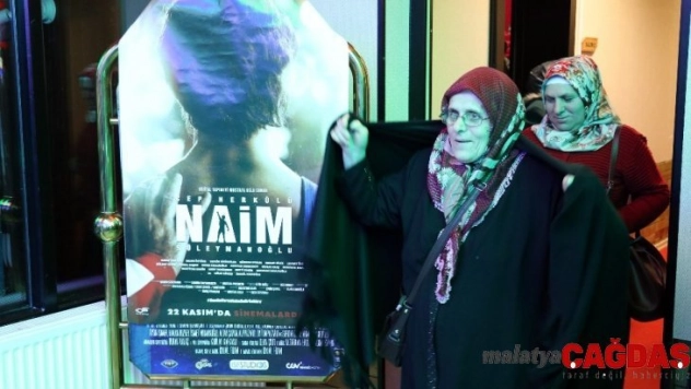 Üniversite öğrencileri harçlıklarını köylü kadınların ilk filmi için harcadılar