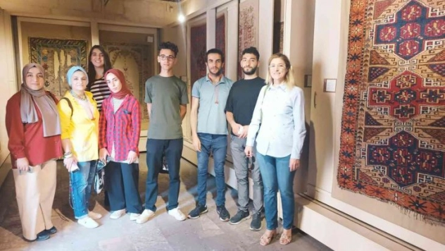 Üniversite öğrencilerinden halı ve kilim müzesine ziyaret