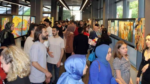 Üniversite öğrencilerinden mezuniyet sergisi