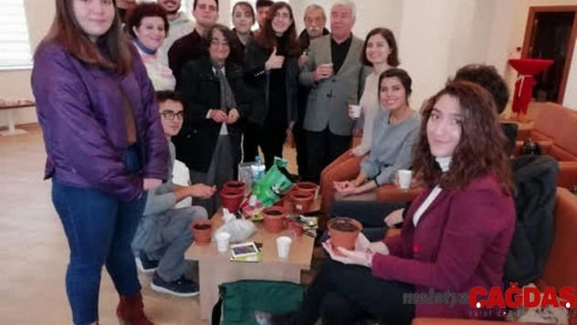 Üniversiteli gençler 2020 yılına lavanta tohumu ekerek girdi