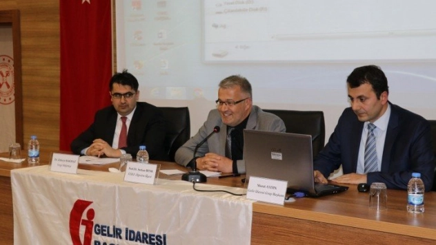 Üniversiteli öğrencilere vergi bilinci anlatıldı