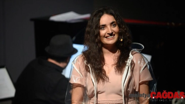 Ünlü Türk sanatçıdan ABD'de yabancı dilde müzikal