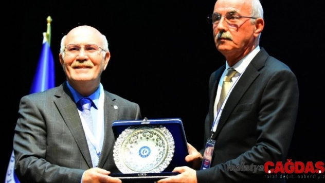Uşak Üniversitesi'nde 'Tarihten Geleceğe Bilim Köprüsü Öğrenci Sempozyumu' etkinliği