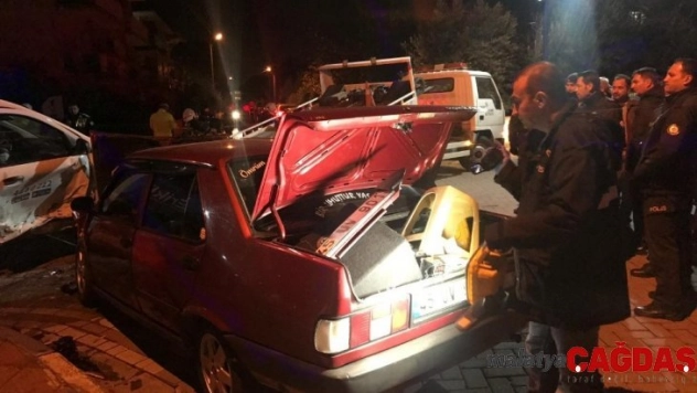 Uygulamadan kaçarken kaza yaptı, aracından cephanelik çıktı