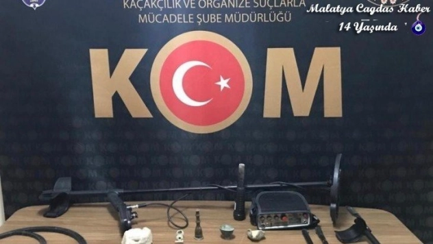 Uyuşturucu ararken tarihi eser ele geçirildi