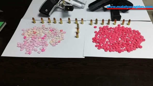 Uyuşturucu hap ve tabancadan 4 gözaltı